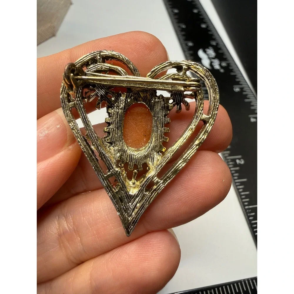 Vintage‎ Gold Tone Heart Cameo Brooch Faux Pearl Victorian Style Pin
